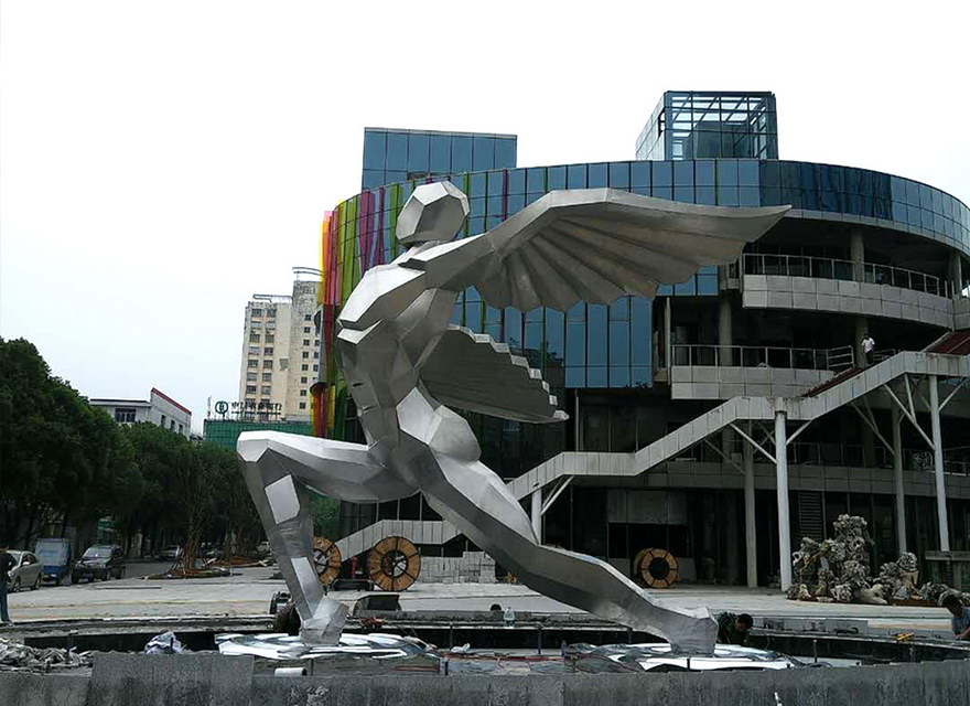 南昌—海上匯商業廣場“跨越”雕塑